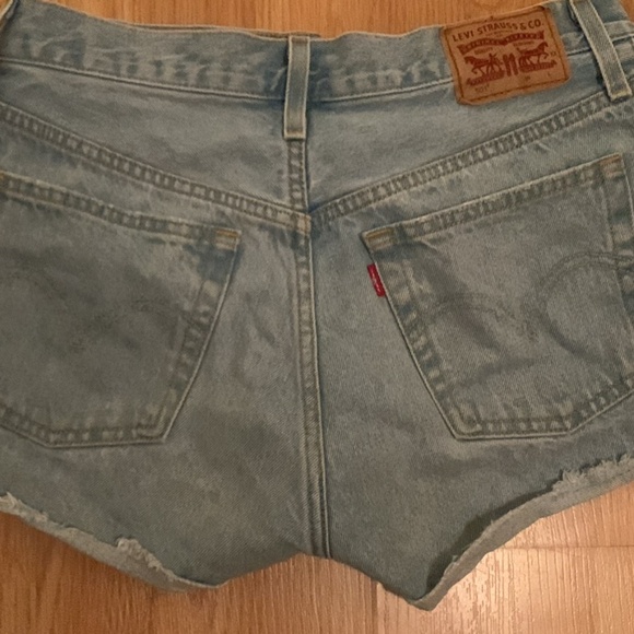 Levi jean shorts - Picture 2 of 3